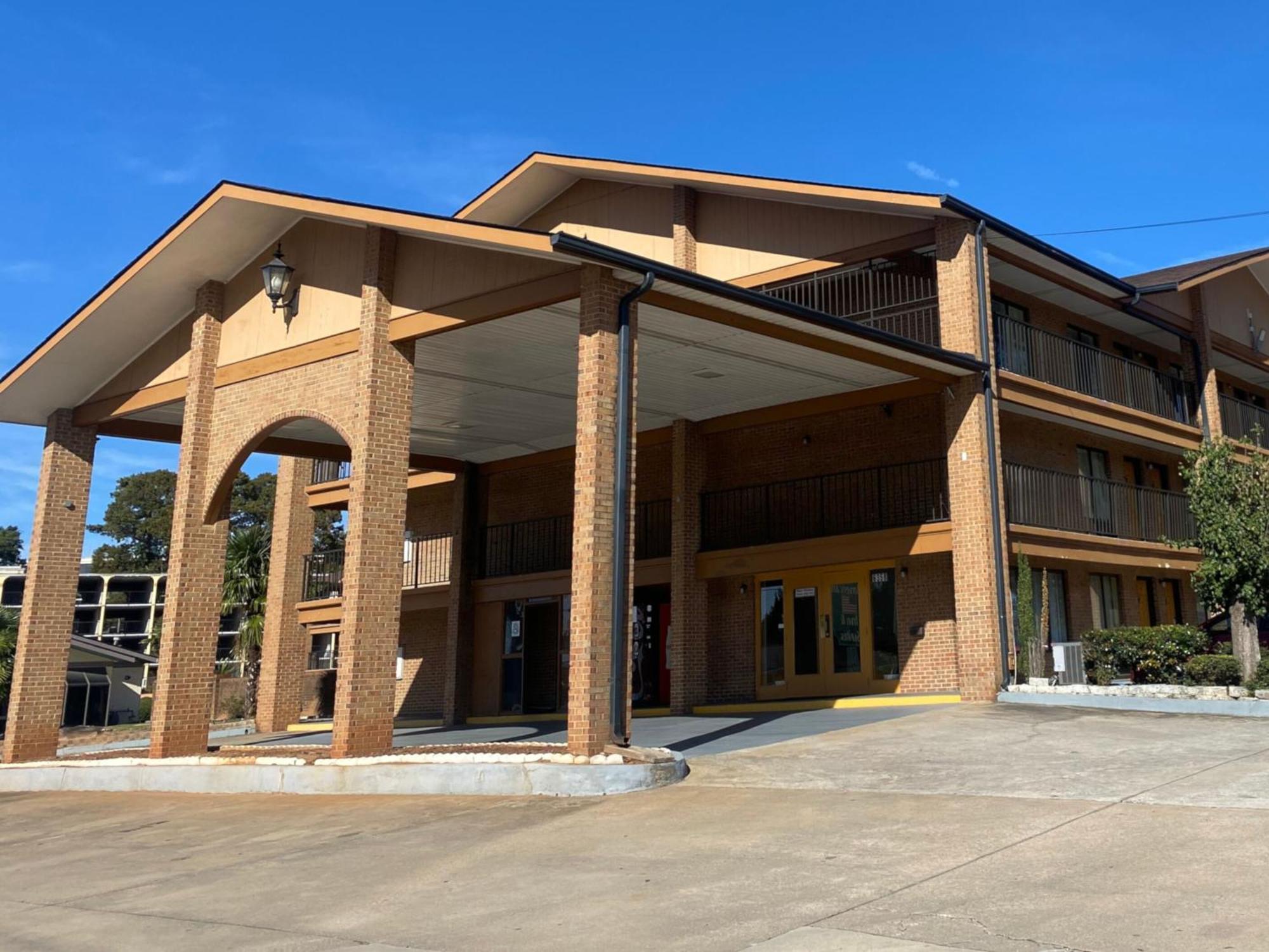 Staying Near The BEACH at Clayton County: 4 Hotels Compared