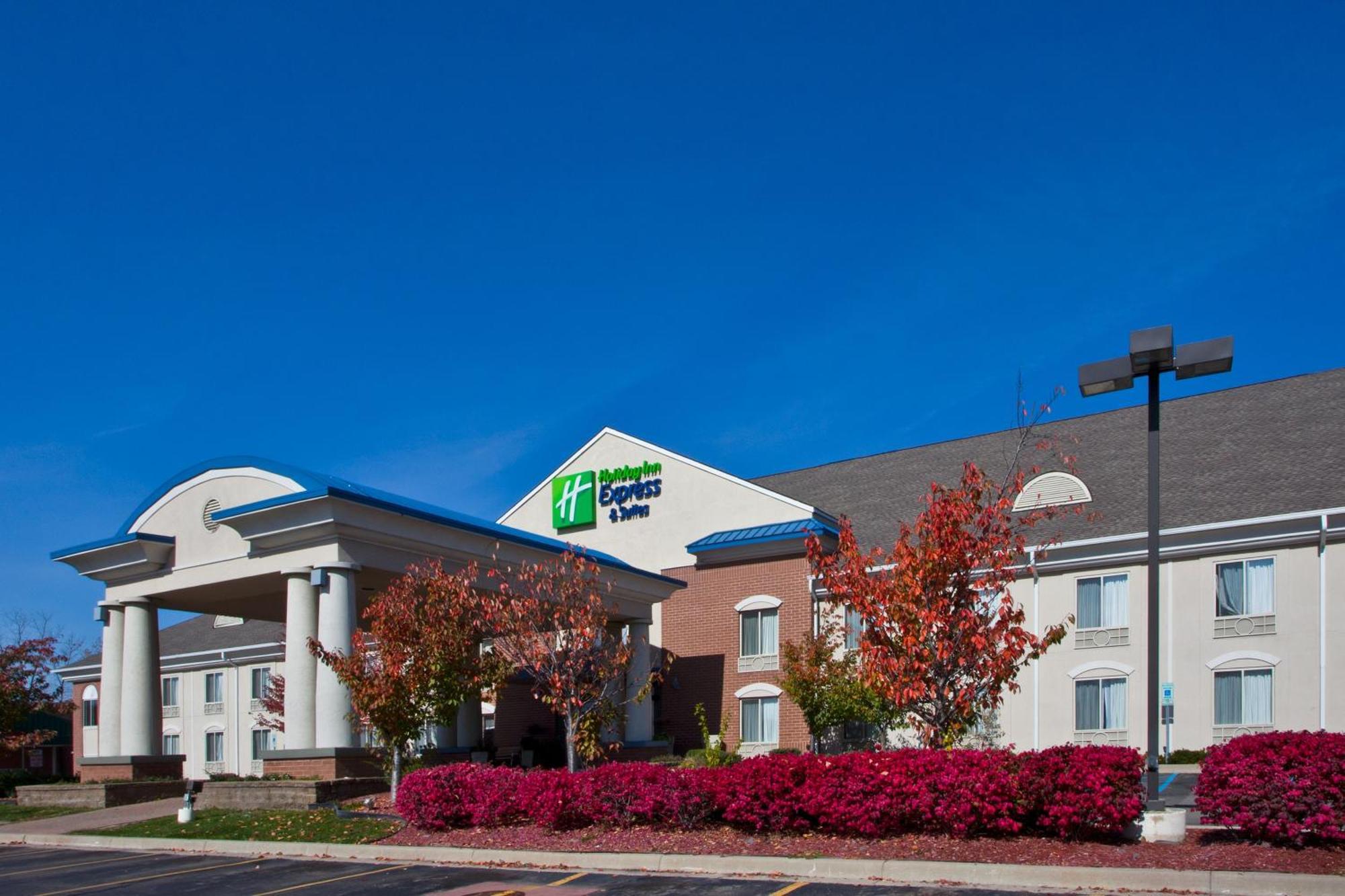 4 Family Hotels Near Waterford Oaks Waterpark That Deliver