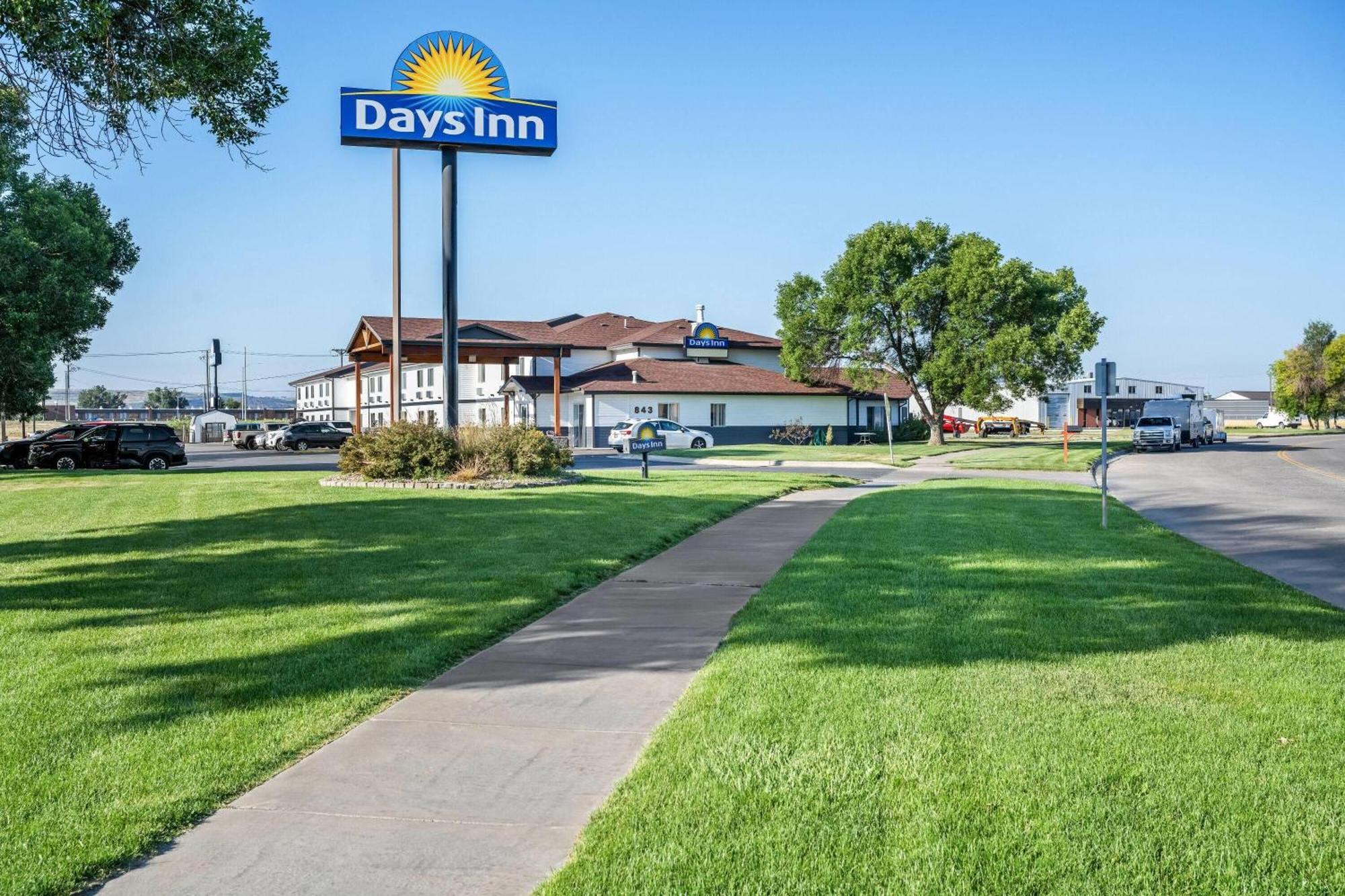 4 Smart Airport Hotels Near Main Street Casino Worth Booking