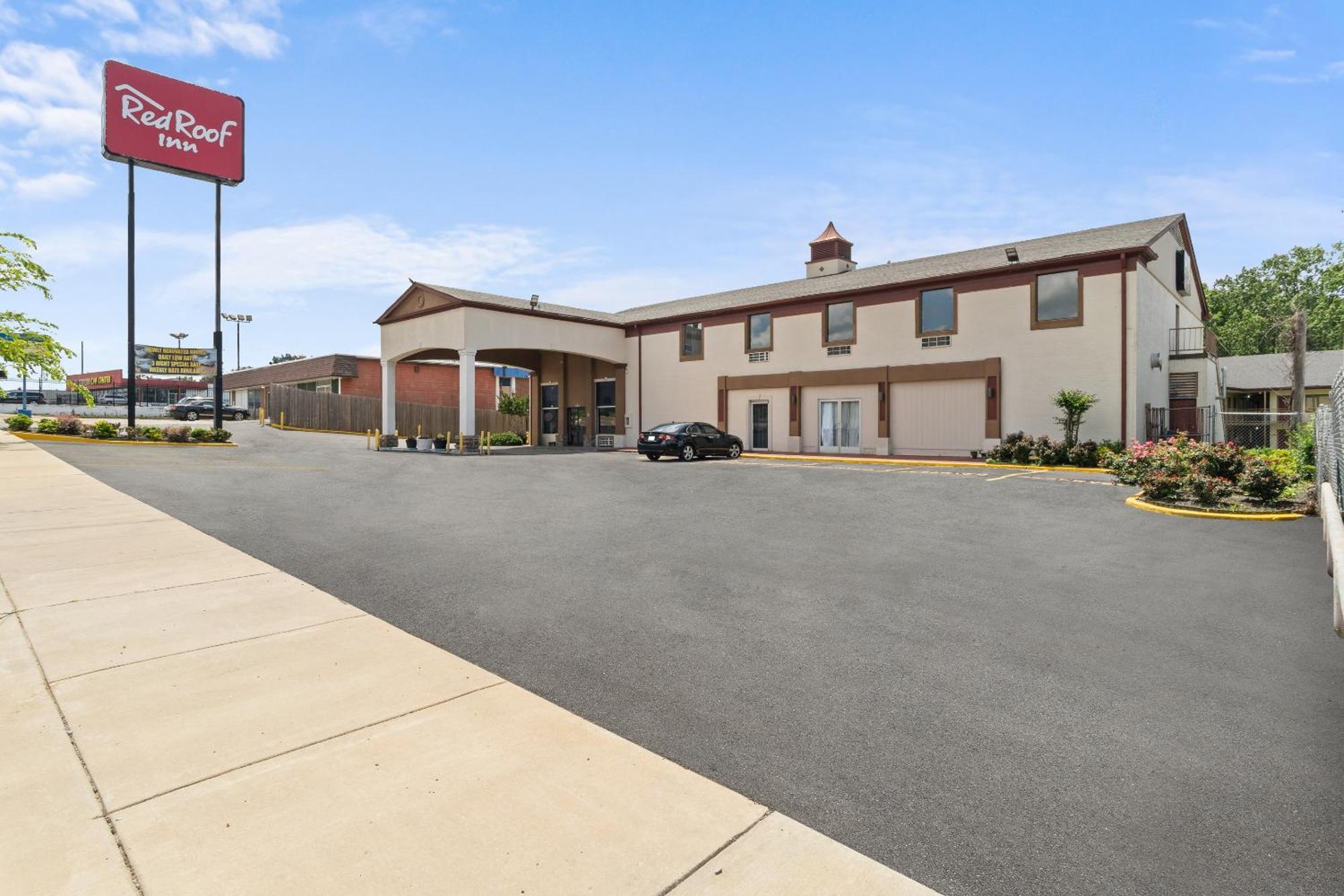6 Airport Hotels Near Graceland Worth Booking in Memphis