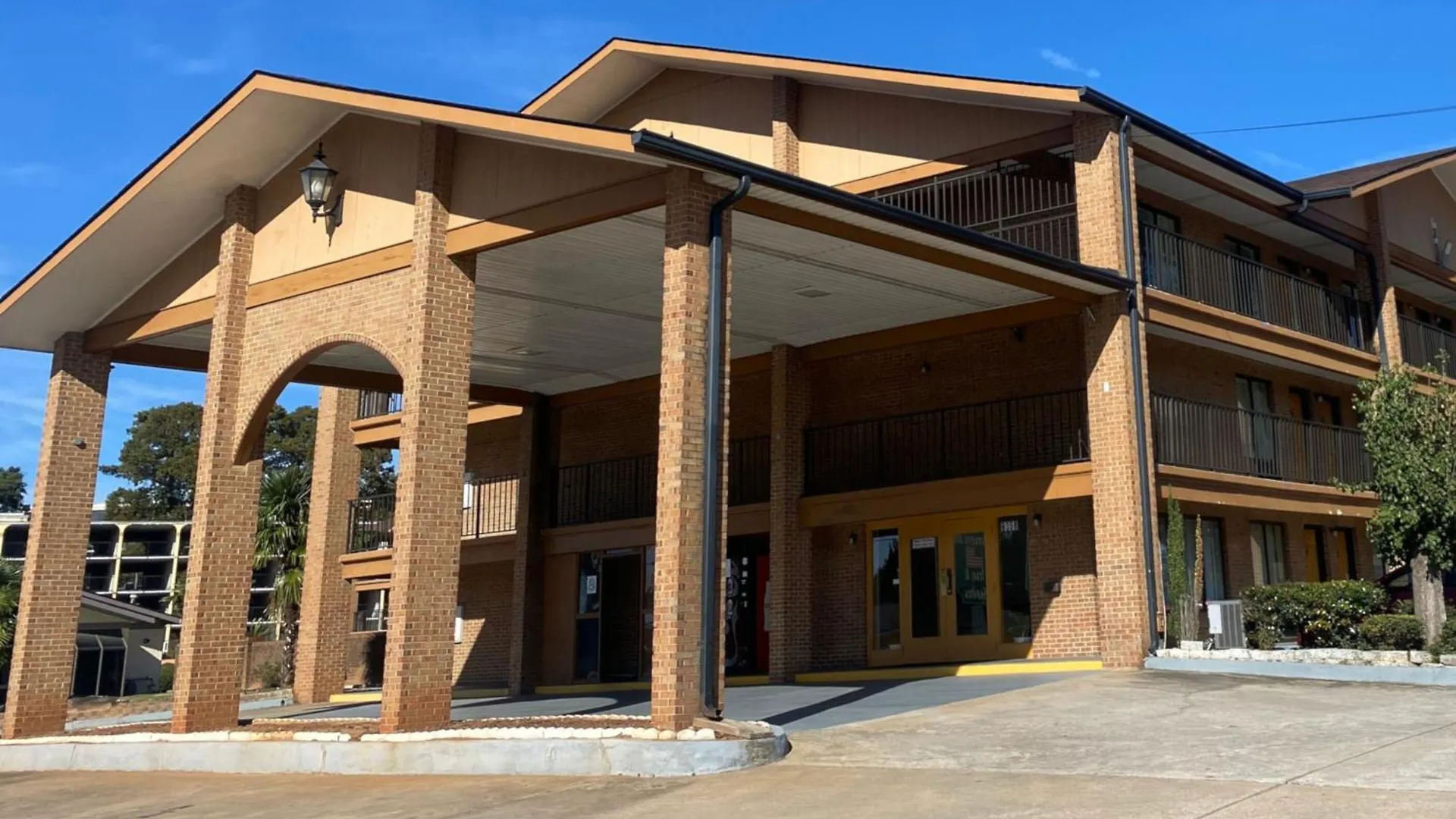 Staying Near The BEACH at Clayton County: 4 Hotels Compared