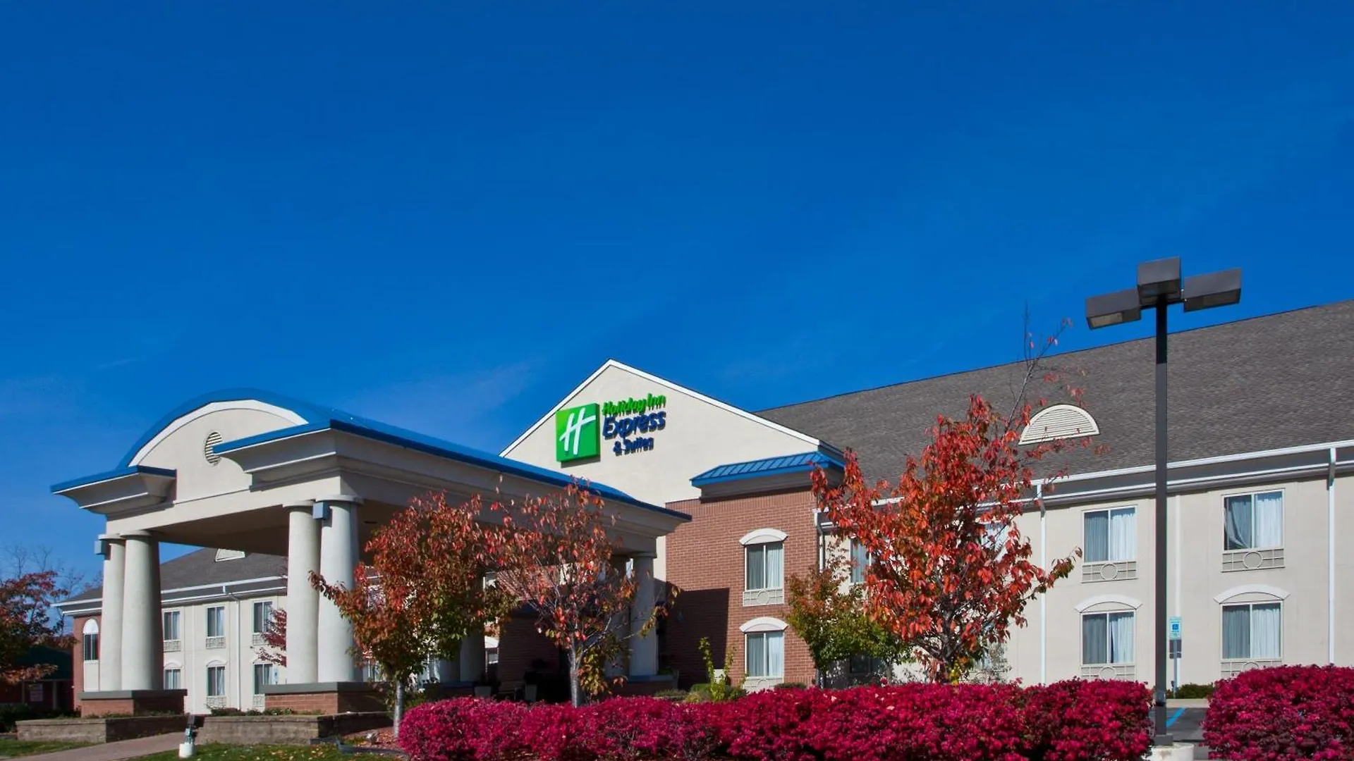 4 Family Hotels Near Waterford Oaks Waterpark That Deliver