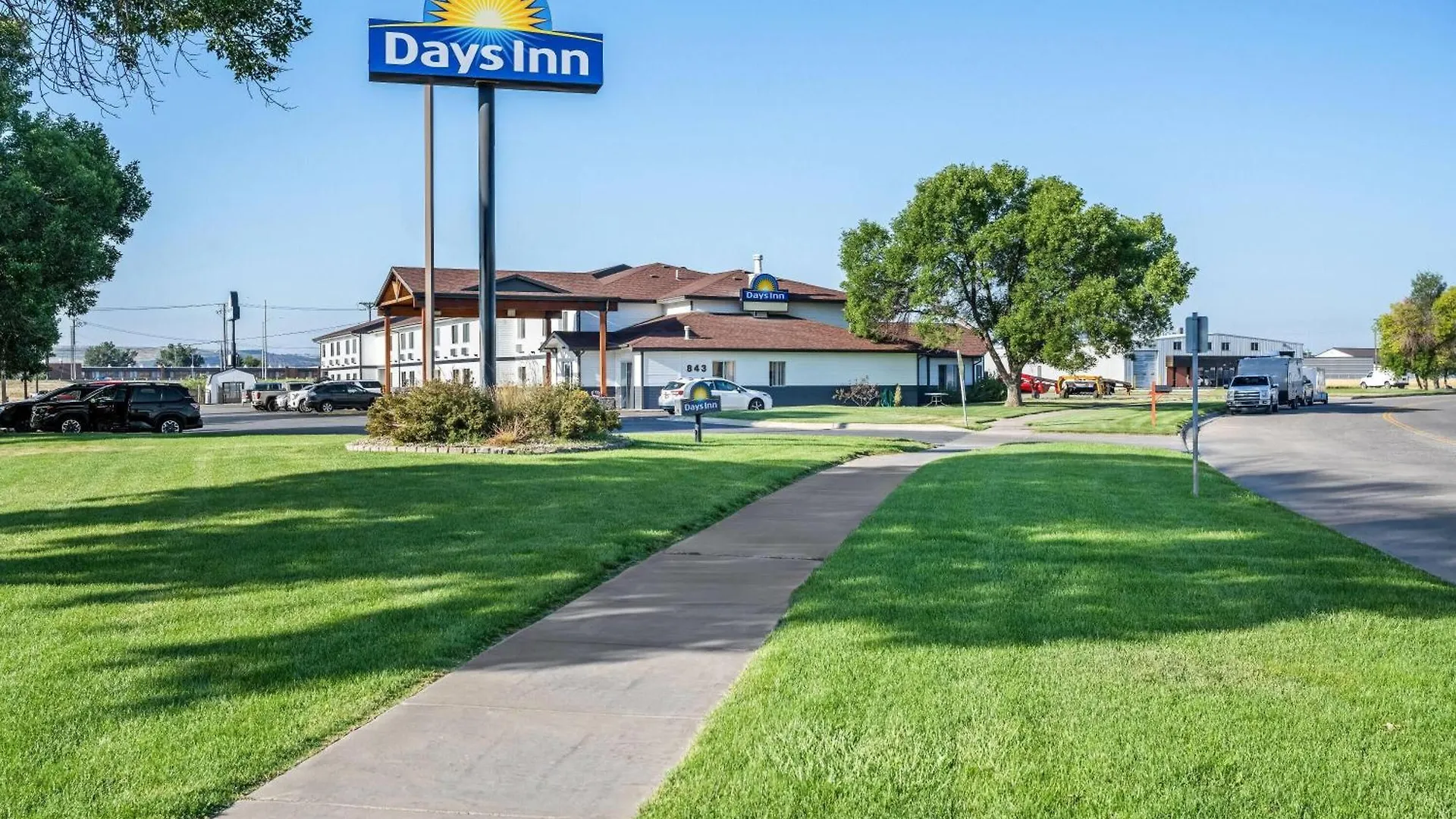 4 Smart Airport Hotels Near Main Street Casino Worth Booking