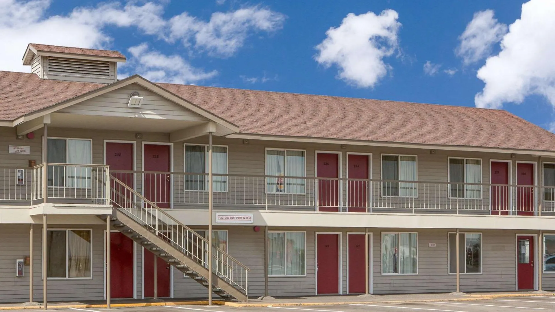 4 Budget Hotels Near Lawrence Scott Park for Less