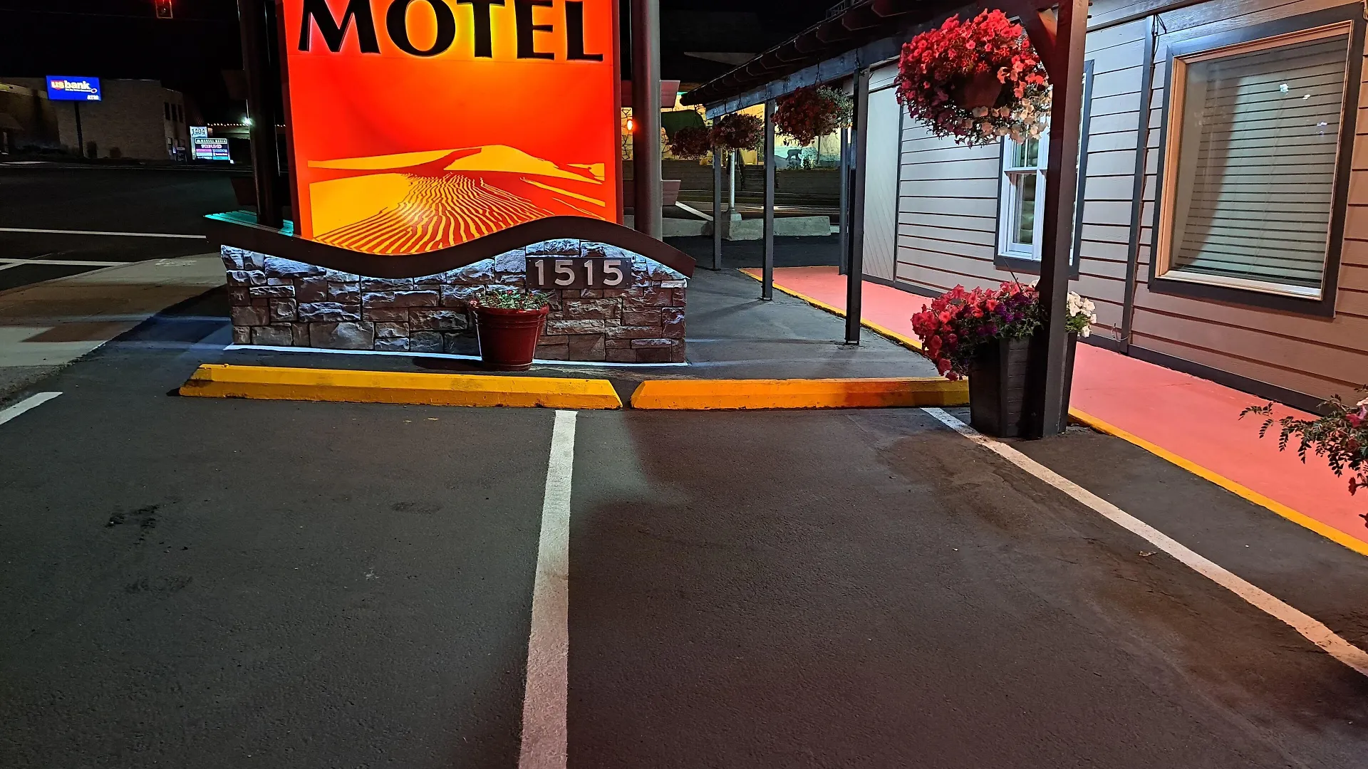6 Budget Hotels Near Sun Mountain Sports Ctr for Easy Bend Access