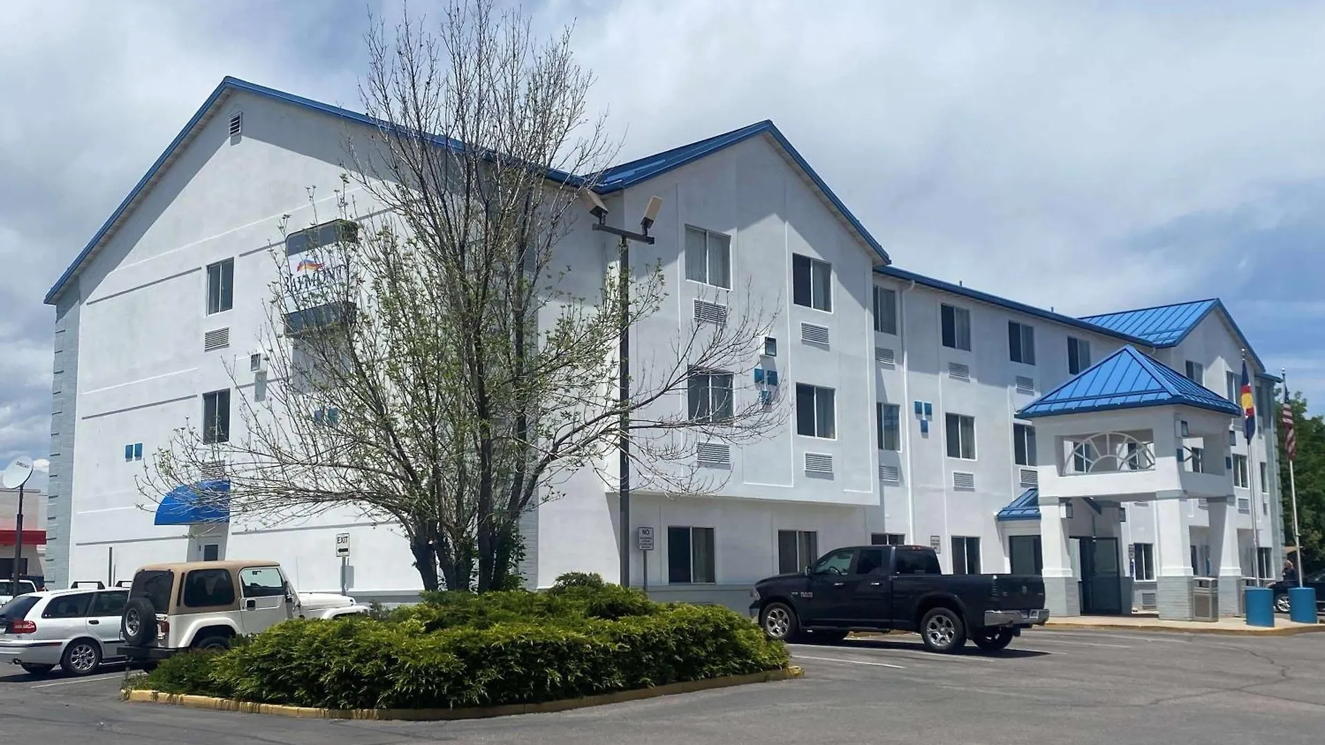 6 Budget Hotels Near Budweiser Events Center That Deliver Value