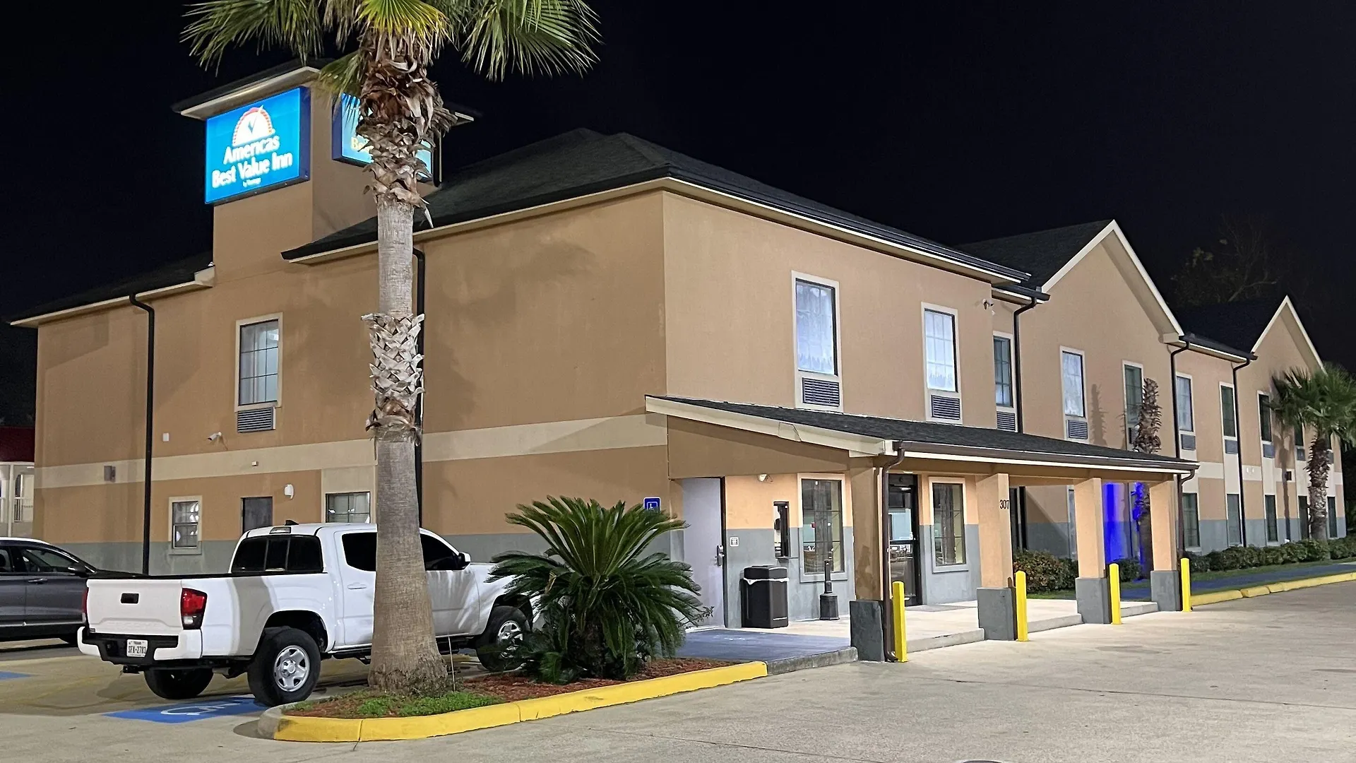 Staying in Louisiana: 6 Beach Hotels Compared