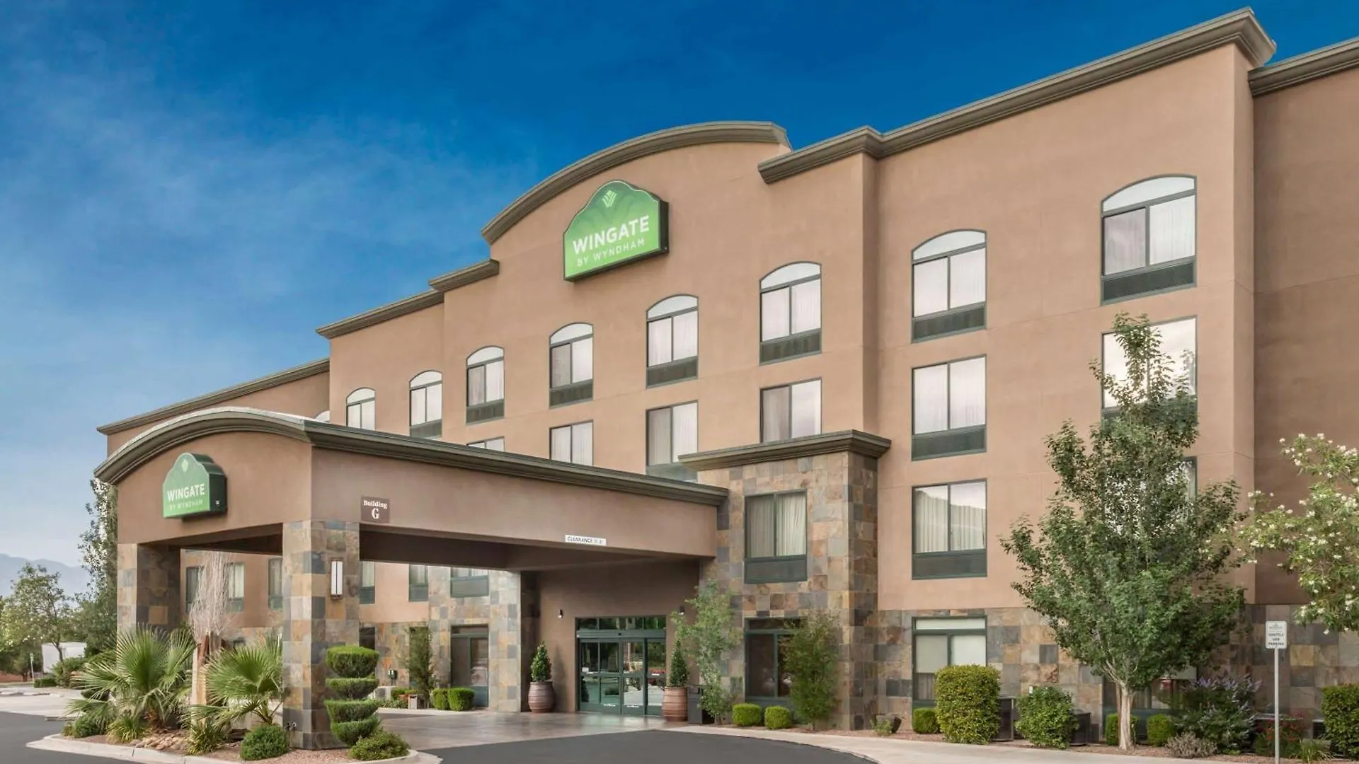 7 Budget Hotels Near Saint George Tabernacle Worth Booking