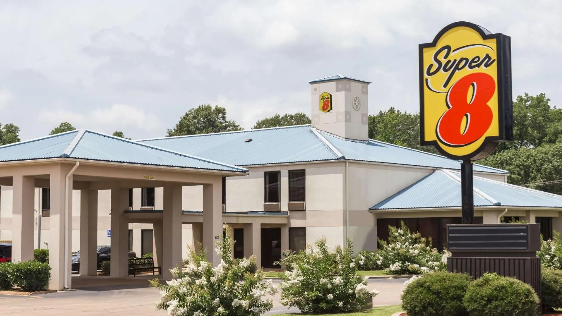 8 Super 8 By Wyndham Hotels In Mississippi Worth Booking