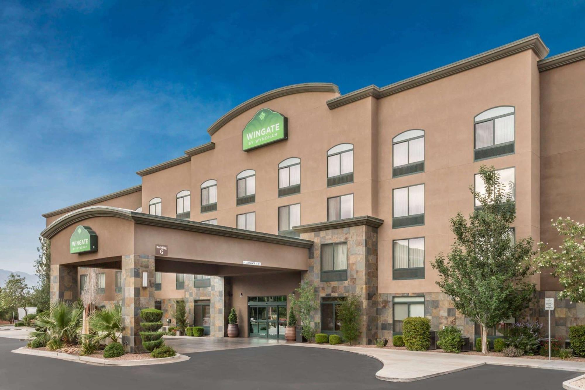 7 Budget Hotels Near Saint George Tabernacle Worth Booking